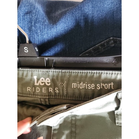 Lee Riders mid-rise shorts size 16 medium women's - Picture 3 of 4